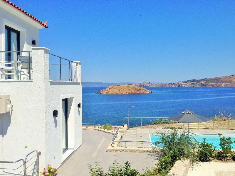 Eleia Seafront Rooms & Villas بترا المظهر الخارجي الصورة