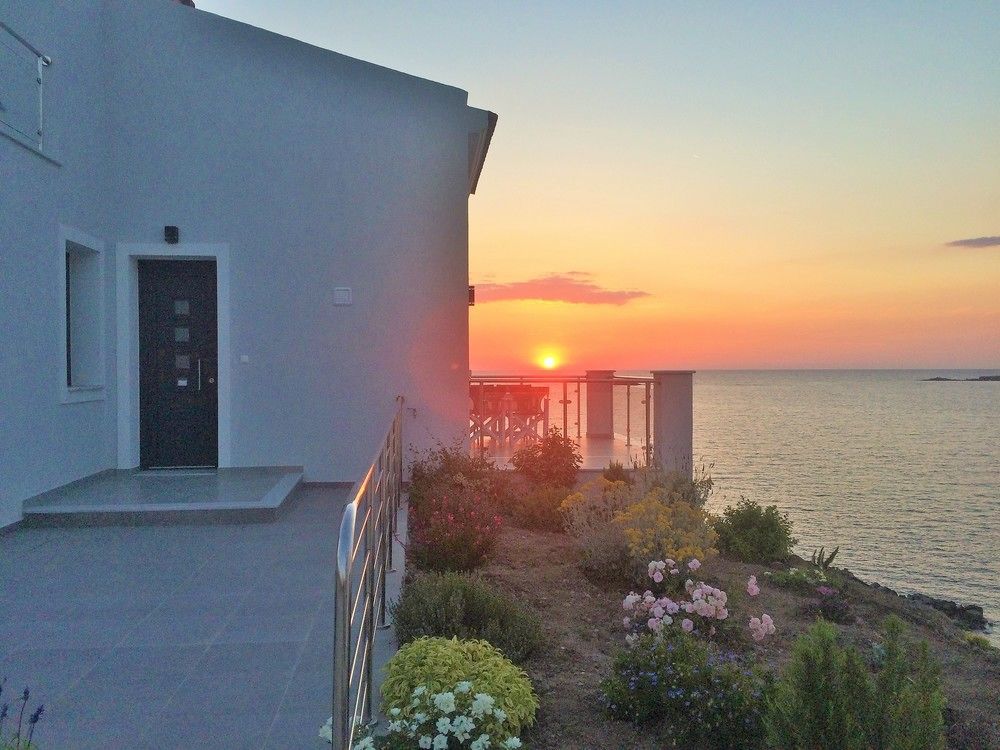 Eleia Seafront Rooms & Villas بترا المظهر الخارجي الصورة